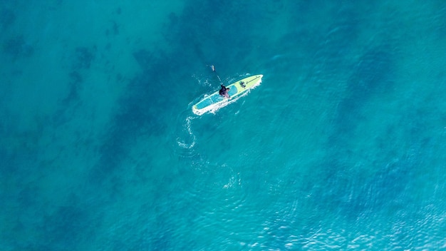 Osoby Uprawiające Paddleboarding Na Morzu