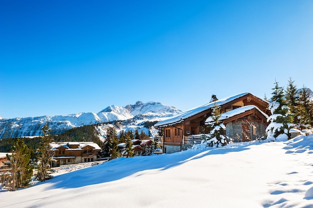 Ośrodek Narciarski Courchevel W Alpach, Francja. Zimowy Krajobraz. Znany Cel Podróży