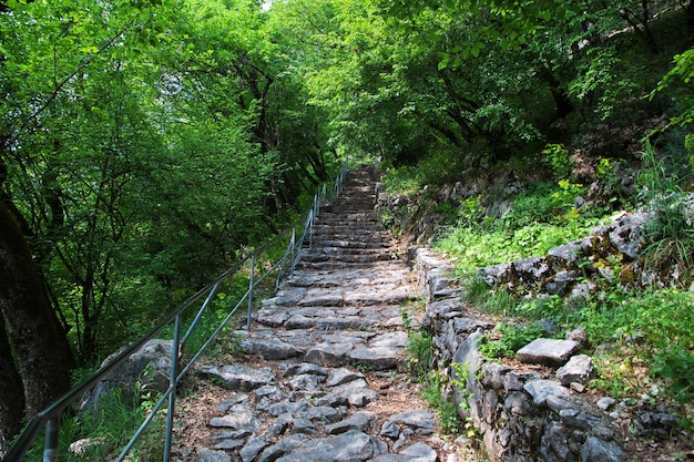 Ostrog - starożytny klasztor prawosławny w Czarnogórze