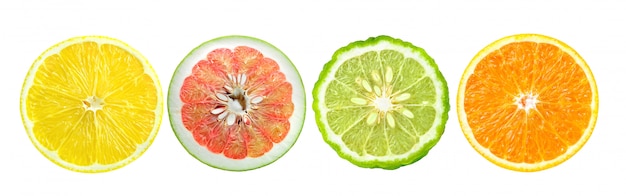 Owoc cytrusowy. Pomarańcza, cytryna, bergamotka. Plastry na białym tle