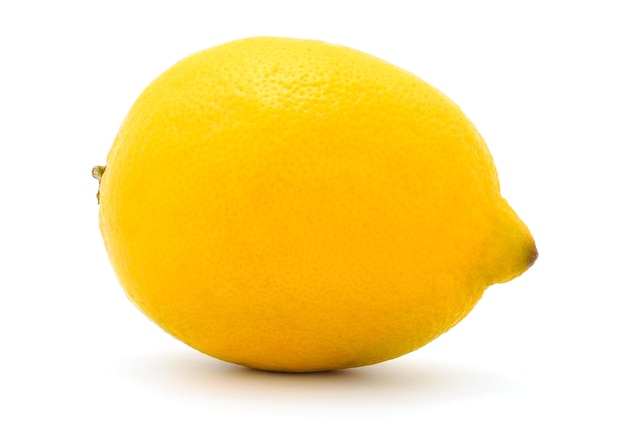 Owoc cytryny na białym