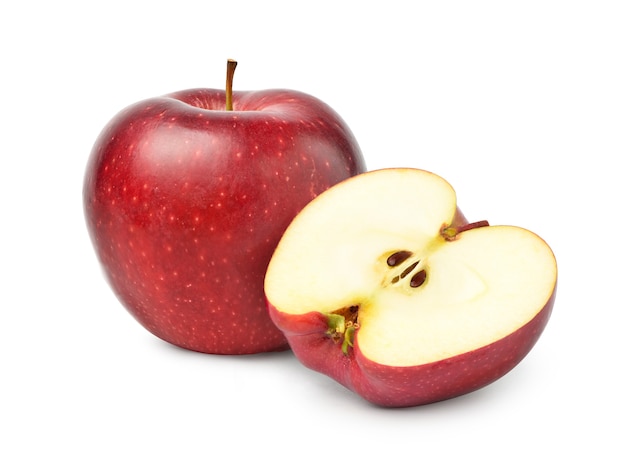 Owoce czerwone jabłko z przeciąć na pół na białym tle na biały ze ścieżką przycinającą.