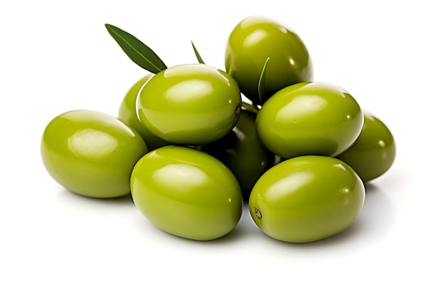 Owoce z oliwek na białym tle