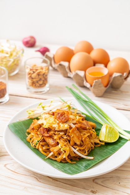 Pad Thai - Smażony Makaron Ryżowy Z Suszoną Soloną Krewetką I Tofu