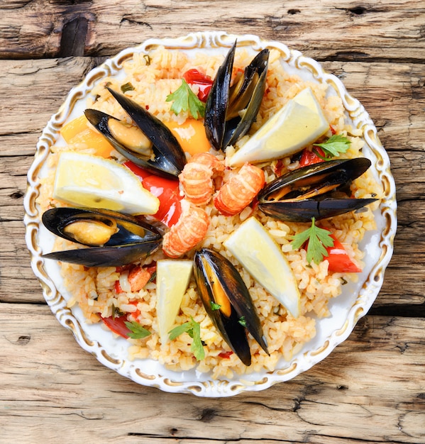 Paella z owocami morza