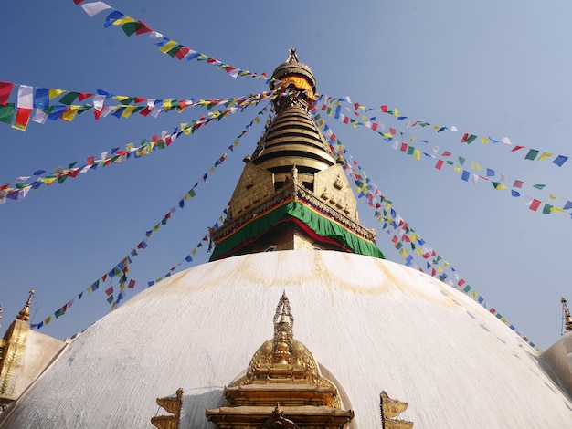 Pagoda Swayambhunath lub chedi Swayambu lub stupa Swoyambhu lub Świątynia Małp i oczy Lorda Buddy dla ludzi Napali i zagranicznych podróżników odwiedzają szacunek modląc się w Dolinie Katmandu w Katmandu w Nepalu