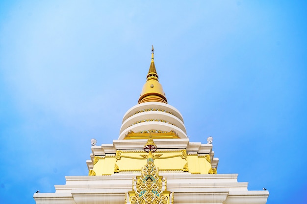 Pagoda W Buddha świątyni Na Pięknym Chmurnym Niebie, Azja, Tajlandia