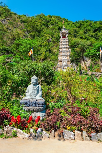 Zdjęcie pagoda w marmurowych górach danang