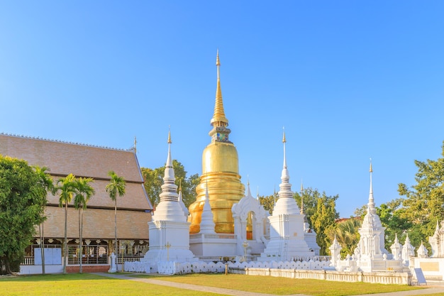 Pagody w świątyni Wat Suan Dok w Chiang Mai na północ od Tajlandii