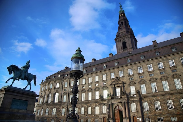 Pałac Christiansborg we wczesnych godzinach porannych Kopenhaga Dania