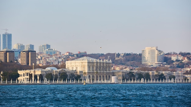 Pałac Dolmabahce służył jako główne centrum administracyjne Imperium Osmańskiego od 1856 do 1887 i 1909 do 1922