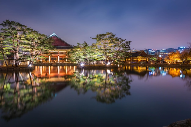 Pałac Gyeongbokgung w nocy jest piękny Seul Korea Południowa