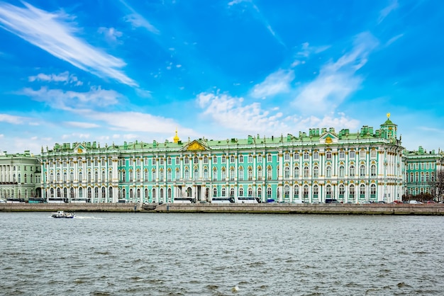 Pałac Zimowy i Ermitaż. Sankt Petersburg. Rosja.