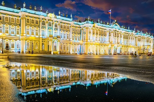 Pałac Zimowy i Ermitaż. Sankt Petersburg. Rosja.