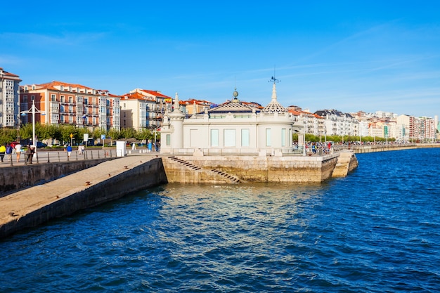 Palacete del Embarcadero to budynek położony nad brzegiem morza w mieście Santander w Kantabrii w Hiszpanii