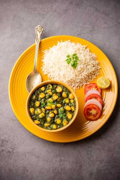 Palak słodka kukurydza sabzi znana również jako szpinak Makai curry sabji danie główne z północnych Indii