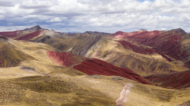 Palcoyo tęczowe góry, w Cusco, Peru. Kolorowy krajobraz w Andach