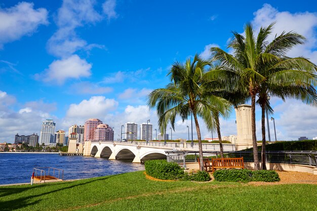 Palm Beach skyline park królewski most na Florydzie