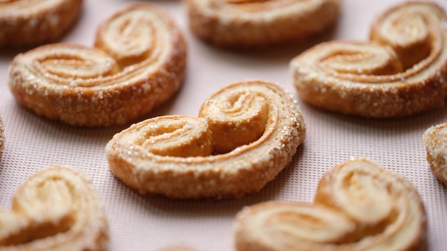 Palmier cookies lub koncepcja uszy ciasta francuskiego