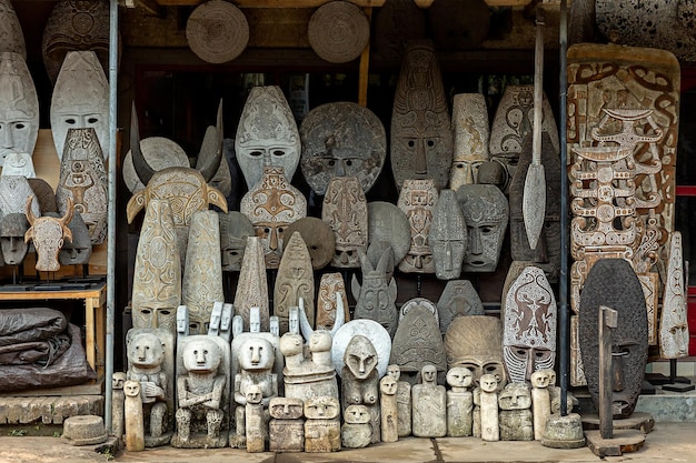 Pamiątki z Indonezji Sprzedaż tradycyjnych pamiątek balijskich w Ubud Bali