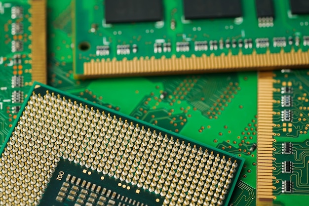 Pamięć RAM i szpilki na płytce drukowanej procesora głównego procesora PC