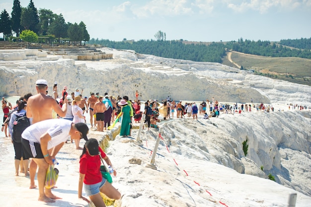 Pamukkale, Turcja-23 Czerwca 2018 R. Turyści Na Trawertynach W Pamukkale .a Wpisanego Na Listę światowego Dziedzictwa Unesco