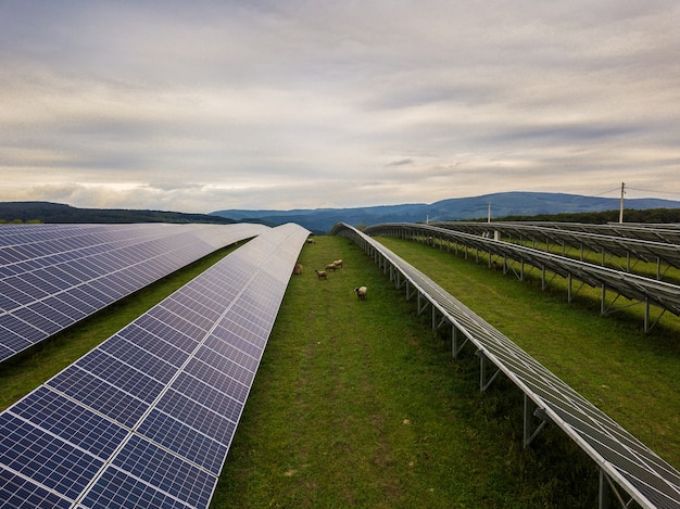 panel słoneczny z alternatywną energią fotowoltaiczną