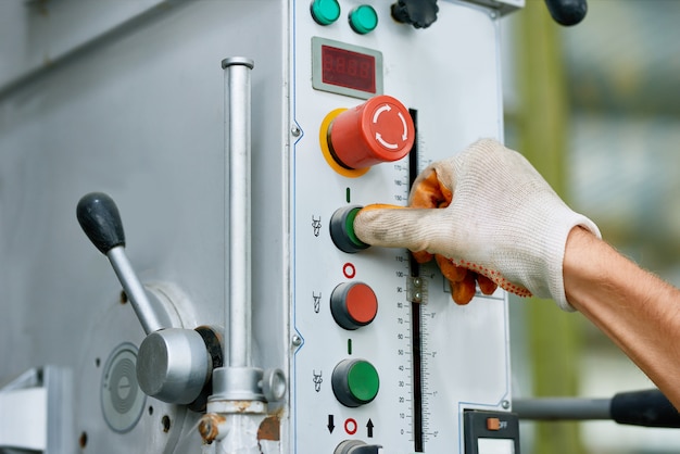 Zdjęcie panel sterowania maszyny w fabryce