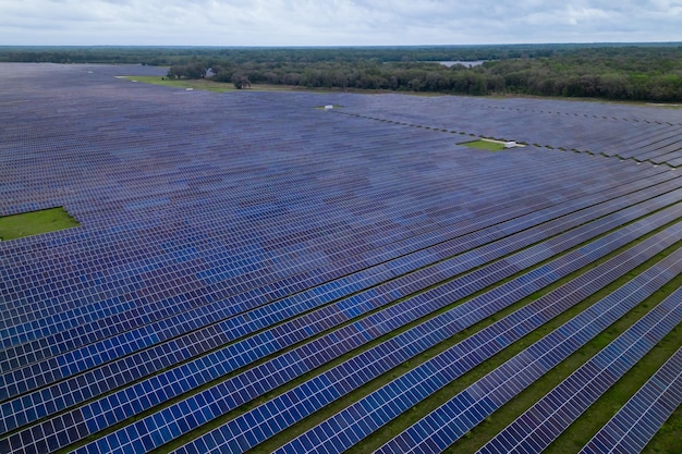 Panele s?oneczne z nieba s?oneczny Niebieskie t?o paneli s?onecznych z modu?ów fotowoltaicznych energii odnawialnej