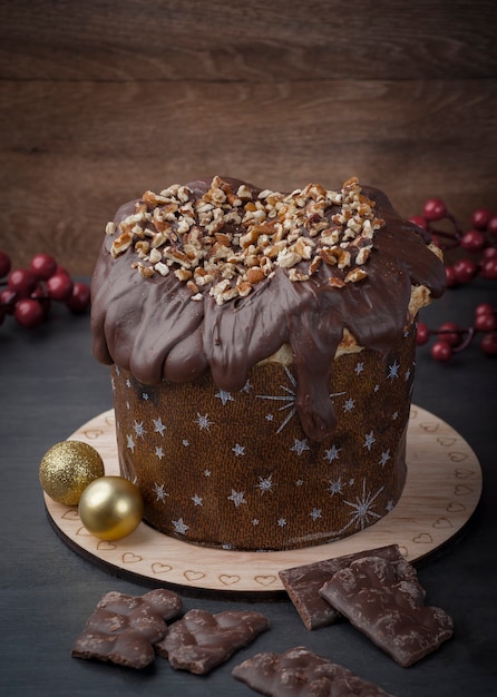 Zdjęcie panettone to tradycyjny włoski deser na boże narodzenie