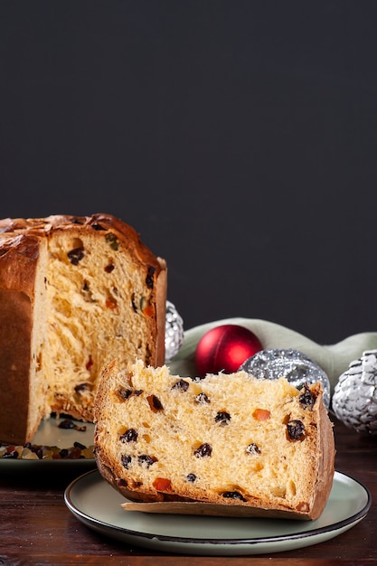 Panettone. Typowe ciasto owocowe podawane na Boże Narodzenie. Skopiuj miejsce