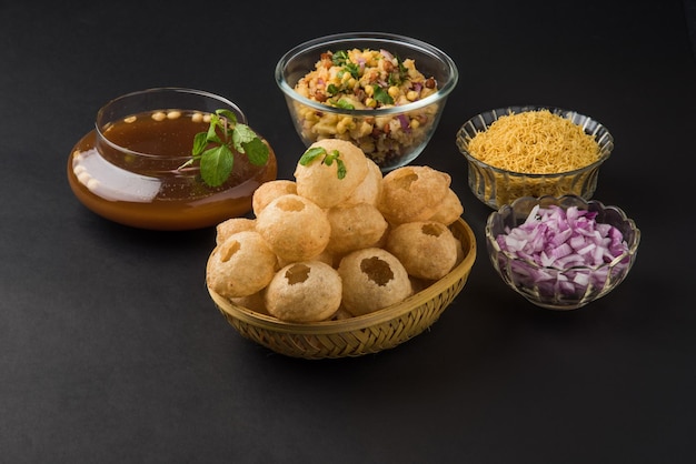 Panipuri lub fuchka lub gupchup lub golgappa lub Pani ke Patake to rodzaj przekąski wywodzącej się z subkontynentu indyjskiego