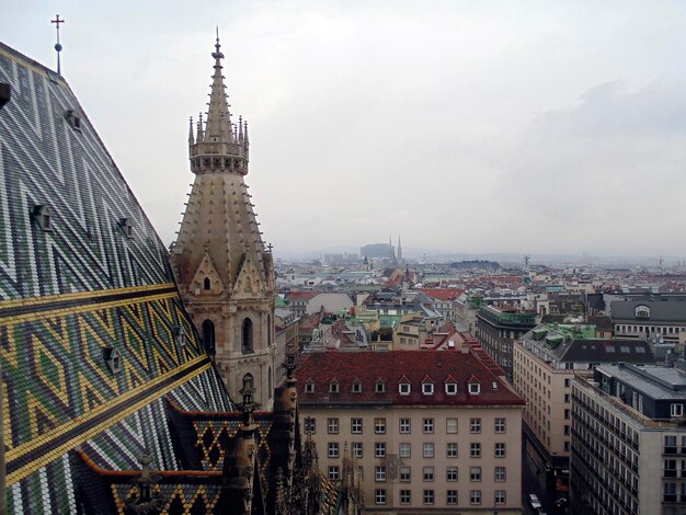 Panorama centrum Wiednia z zabytkami z katedry św Szczepana Stephansdom, Austria