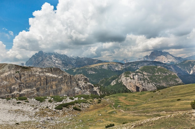 Panorama dolomitowych Alp Tre Cime di Lavaredo we Włoszech