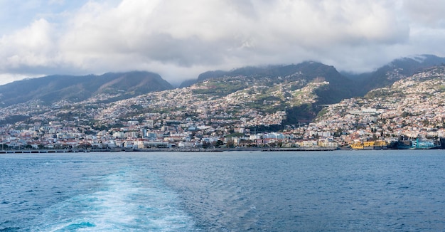 Panorama Funchal na Madierze późnym popołudniem