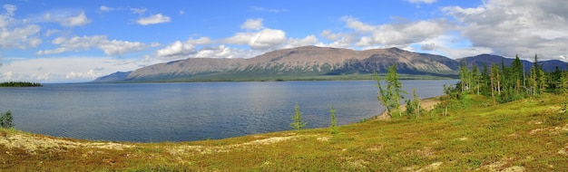 Panorama jezior górskich na płaskowyżu Putorana