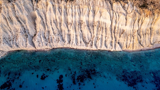 Panorama klifów Cape Aspro z drona Limassol Cypr