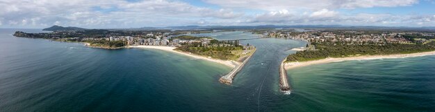 Panorama lotnicza plaży i portu w Forster w Nowej Południowej Walii w Australii