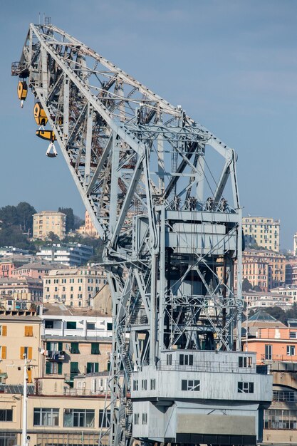 Panorama miasta Genua z portu morskiego