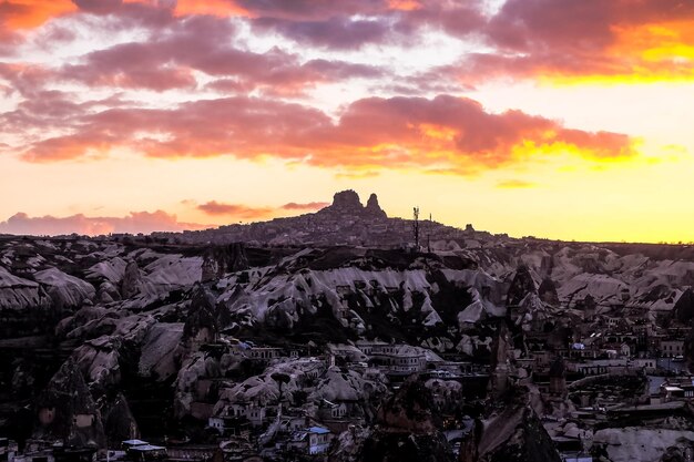 Panorama miasta Göreme podczas zachodu słońca