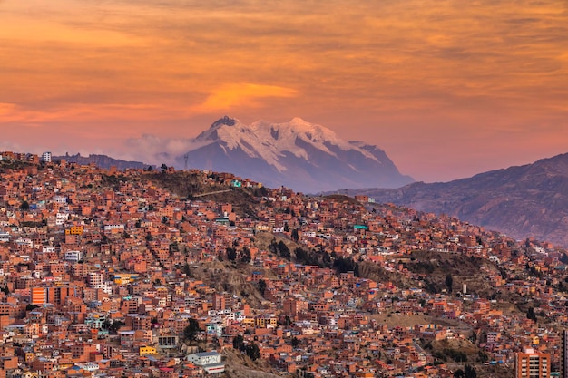 Panorama Miasta La Paz Z Górą Illimani Na Tle Boliwia