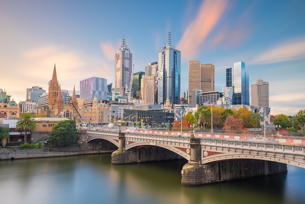 Panorama miasta Melbourne o zmierzchu w Australii