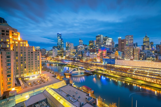 Panorama miasta Melbourne o zmierzchu w Australii