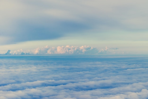 Panorama nieba z chmurami