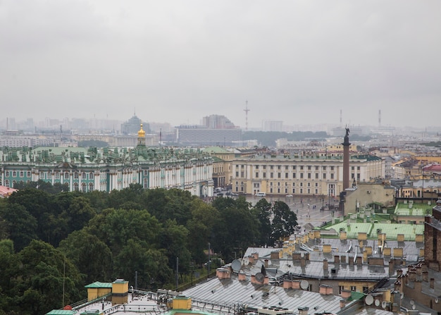 Panorama Petersburga z zabytkowymi budynkami architektura ulicami i kanałami