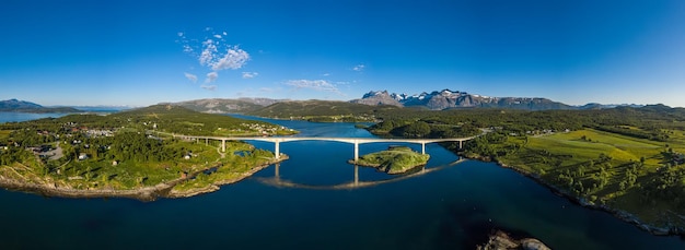 Panorama piękna przyroda Norwegia naturalny krajobraz. Wiry wiru Saltstraumen, Nordland, Norwegia