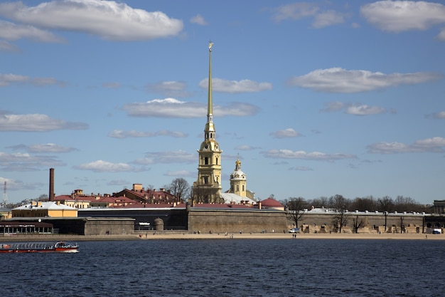 Panorama Sankt Petersburga. Widok na Twierdzę Piotra i Pawła.