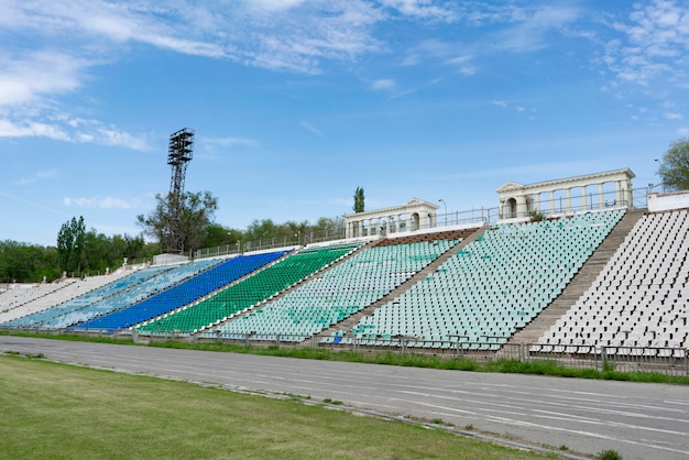 Zdjęcie panorama stadionu pusty rząd miejsc na otwartym powietrzu miejsce przed koncertami