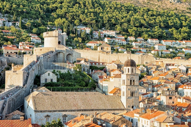 Panorama Starego Miasta z murami twierdzy w Dubrowniku, Chorwacja