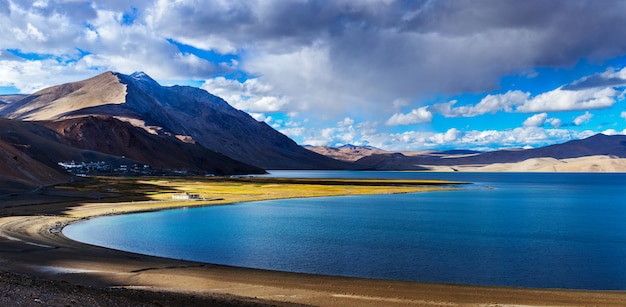 Panorama Tso Moriri na zmierzchu, Ladakh